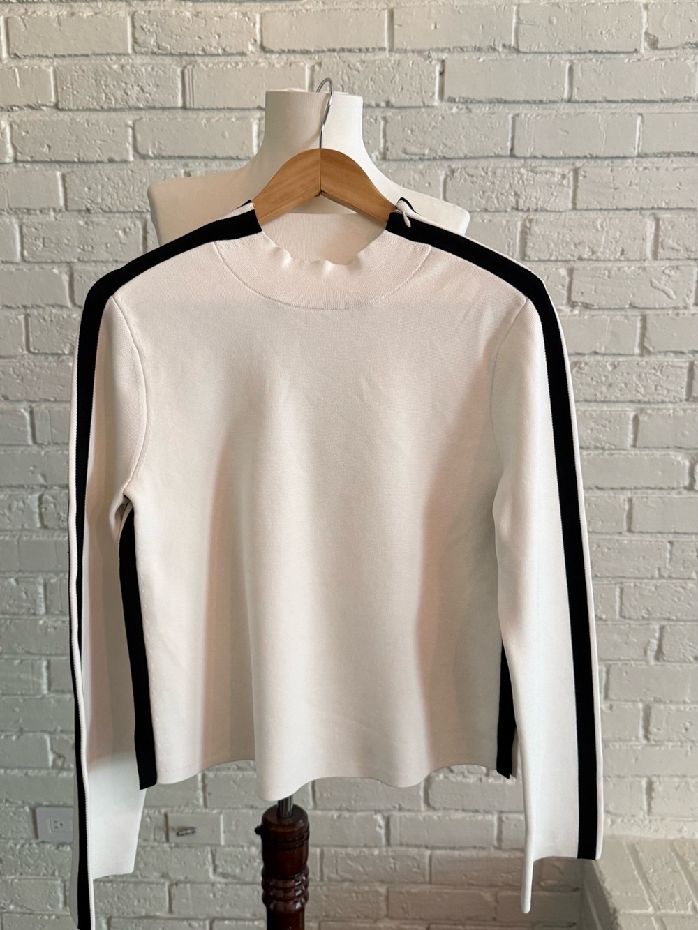 Veronica Beard White Long-Sleeve Sweater with Black Arm Stripes